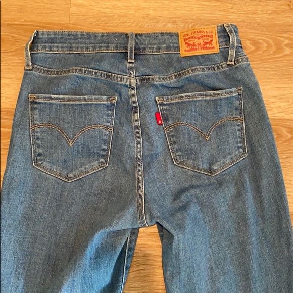 High-waisted Levi’s - Picture 5 of 6